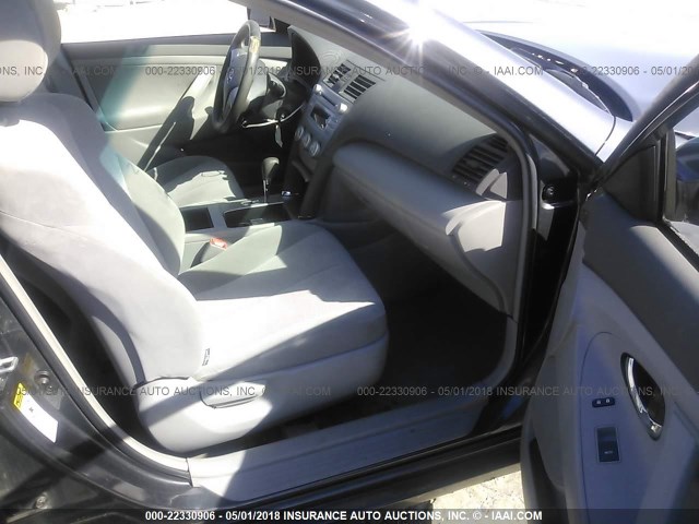 4T1BF3EK1BU132033 - 2011 TOYOTA CAMRY SE/LE/XLE 灰色 照片 5