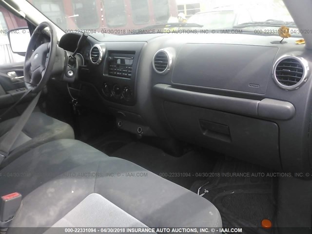 1FMRU15W13LB72423 - 2003 FORD EXPEDITION XLT ნაცრისფერი ფოტო 5