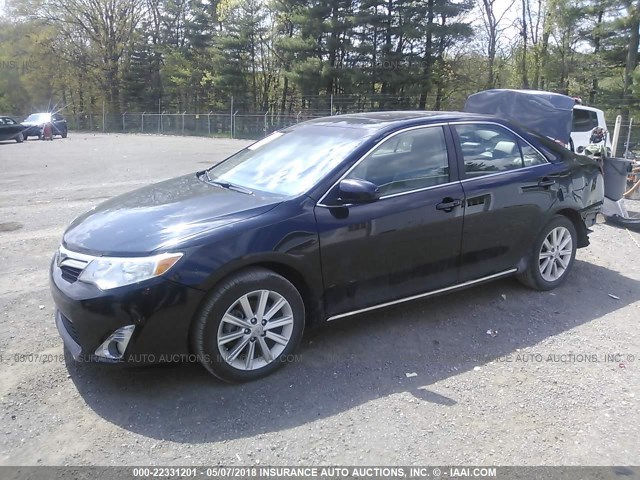 4T1BF1FK4CU520443 - 2012 TOYOTA CAMRY SE/LE/XLE BLACK photo 2