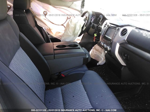 5TFUY5F1XGX576008 - 2016 TOYOTA TUNDRA DOUBLE CAB SR/SR5 BLACK photo 5