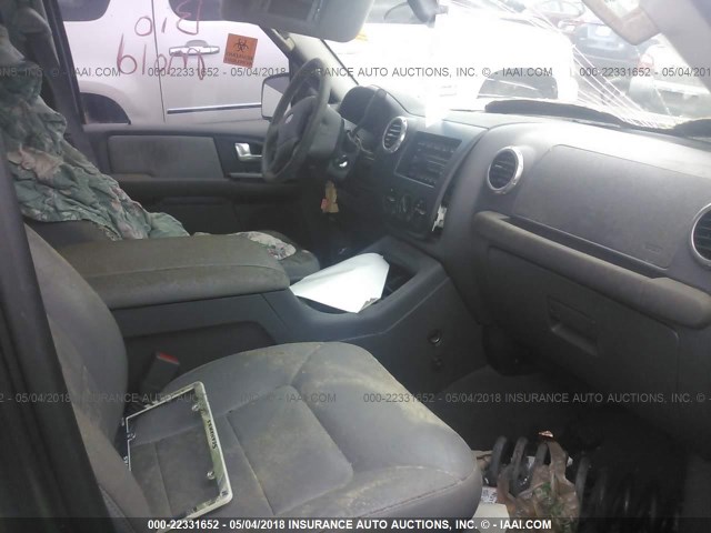 1FMRU15L93LA12473 - 2003 FORD EXPEDITION XLT ნაცრისფერი ფოტო 5