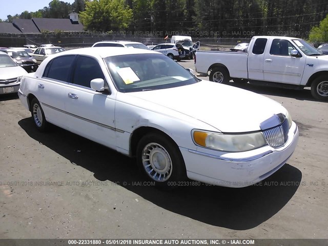 1LNHM81W9YY831014 - 2000 LINCOLN TOWN CAR EXECUTIVE WHITE photo 1