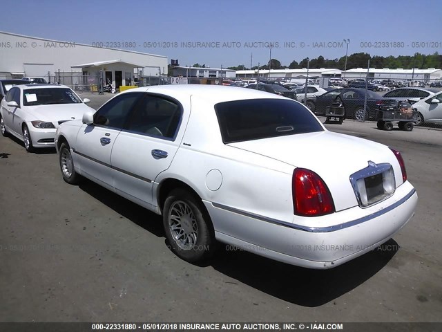 1LNHM81W9YY831014 - 2000 LINCOLN TOWN CAR EXECUTIVE WHITE photo 3