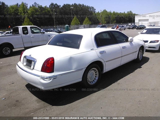 1LNHM81W9YY831014 - 2000 LINCOLN TOWN CAR EXECUTIVE WHITE photo 4