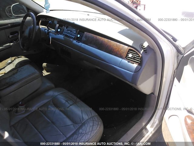 1LNHM81W9YY831014 - 2000 LINCOLN TOWN CAR EXECUTIVE WHITE photo 5