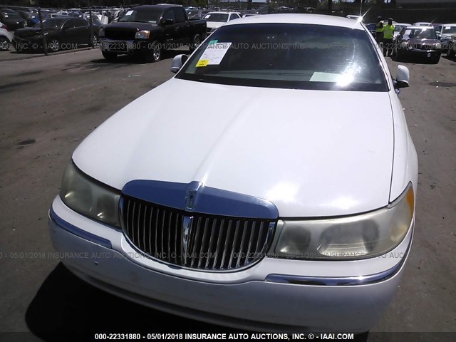 1LNHM81W9YY831014 - 2000 LINCOLN TOWN CAR EXECUTIVE WHITE photo 6