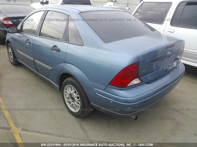 1FAFP33P9YW127473 - 2000 FORD FOCUS LX BLUE photo 3