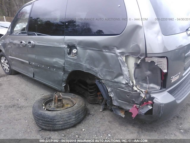 KNDUP132X56651835 - 2005 KIA SEDONA EX/LX GRAY photo 6