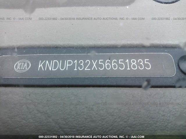 KNDUP132X56651835 - 2005 KIA SEDONA EX/LX GRAY photo 9