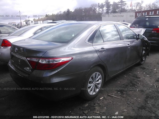 4T1BF1FK1GU230036 - 2016 TOYOTA CAMRY LE/XLE/SE/XSE ნაცრისფერი ფოტო 4