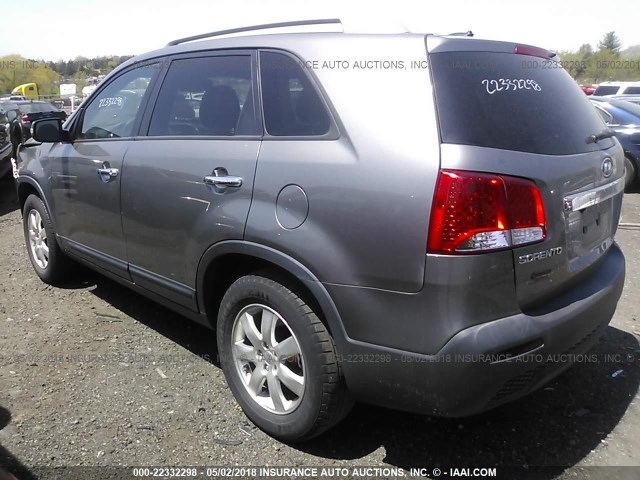 5XYKT3A12BG037735 - 2011 KIA SORENTO LX GRAY photo 3