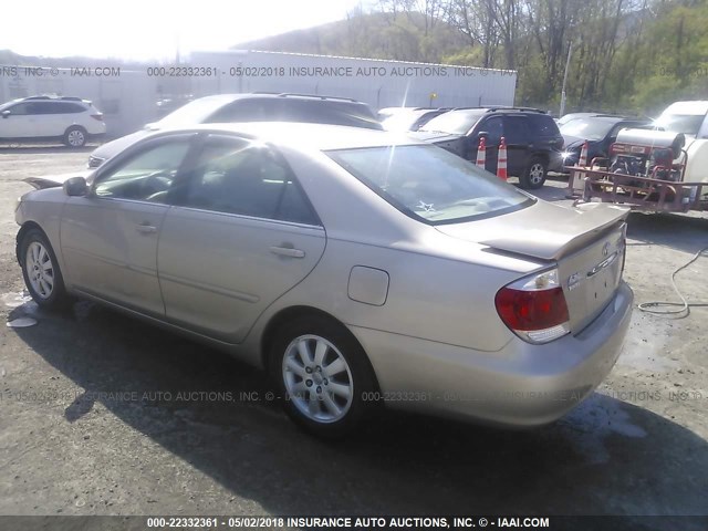 4T1BE30K75U011893 - 2005 TOYOTA CAMRY LE/XLE/SE შამპანური ფოტო 3