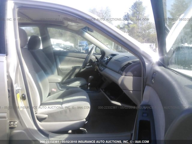 4T1BE30K75U011893 - 2005 TOYOTA CAMRY LE/XLE/SE შამპანური ფოტო 5