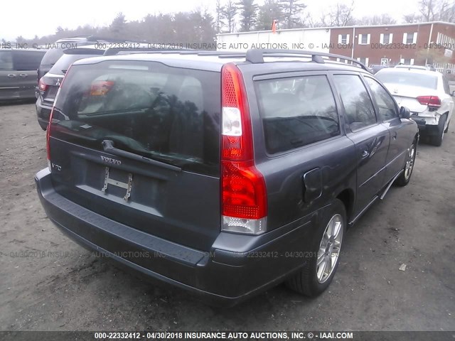 YV1SW640962574995 - 2006 VOLVO V70 GRAY photo 4