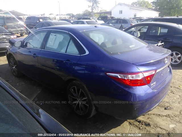 4T1BF1FK5FU946808 - 2015 TOYOTA CAMRY LE/XLE/SE/XSE BLUE photo 3