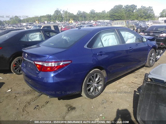 4T1BF1FK5FU946808 - 2015 TOYOTA CAMRY LE/XLE/SE/XSE BLUE photo 4