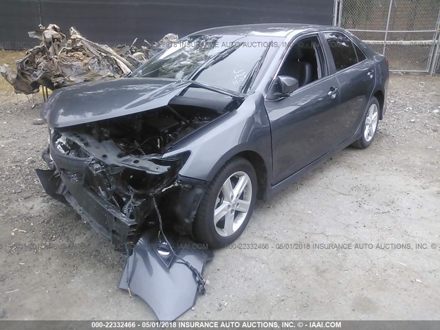 4T1BF1FK2CU195873 - 2012 TOYOTA CAMRY SE/LE/XLE GRAY photo 2