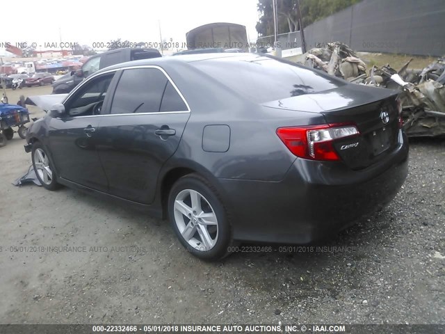 4T1BF1FK2CU195873 - 2012 TOYOTA CAMRY SE/LE/XLE GRAY photo 3