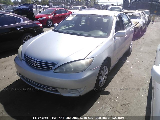 4T1BE32K45U423833 - 2005 TOYOTA CAMRY LE/XLE/SE SILVER photo 2