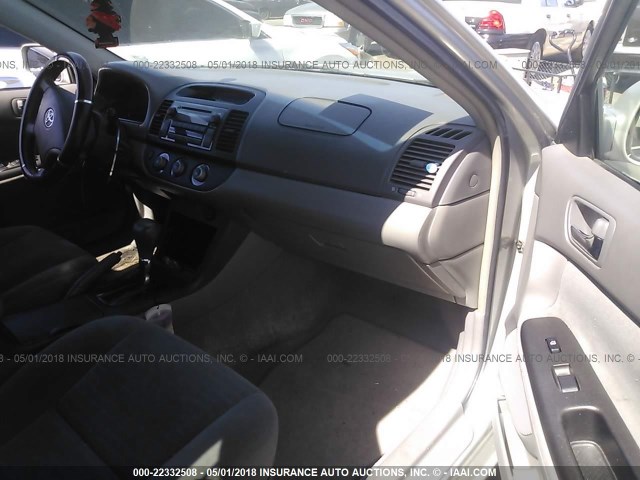 4T1BE32K45U423833 - 2005 TOYOTA CAMRY LE/XLE/SE SILVER photo 5