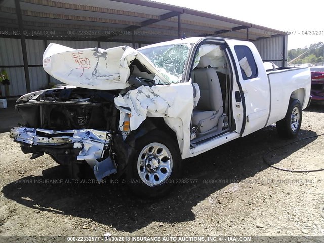 1GCRCSEA8DZ367001 - 2013 CHEVROLET SILVERADO C1500 LT WHITE photo 2