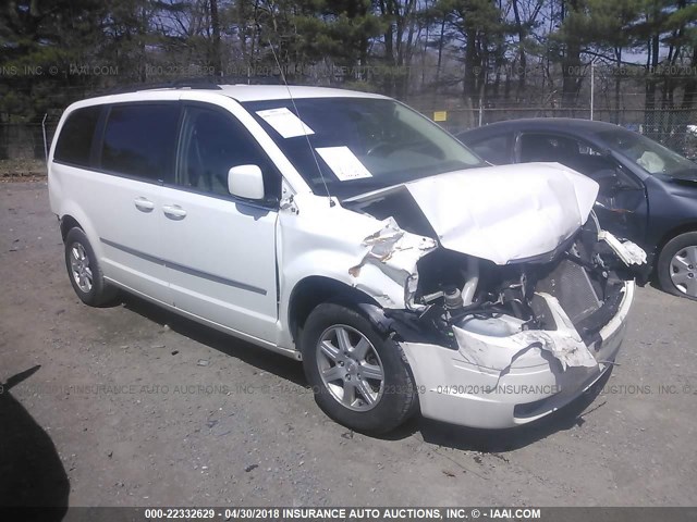 2A4RR5D17AR415122 - 2010 CHRYSLER TOWN & COUNTRY TOURING WHITE photo 1