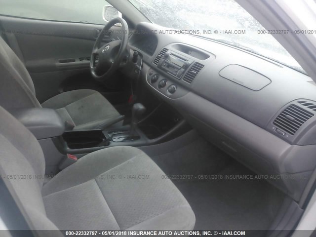 4T1BE32K03U217521 - 2003 TOYOTA CAMRY LE/XLE/SE 白色 照片 5
