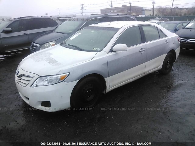 4T1BF3EK6BU756121 - 2011 TOYOTA CAMRY SE/LE/XLE WHITE photo 2