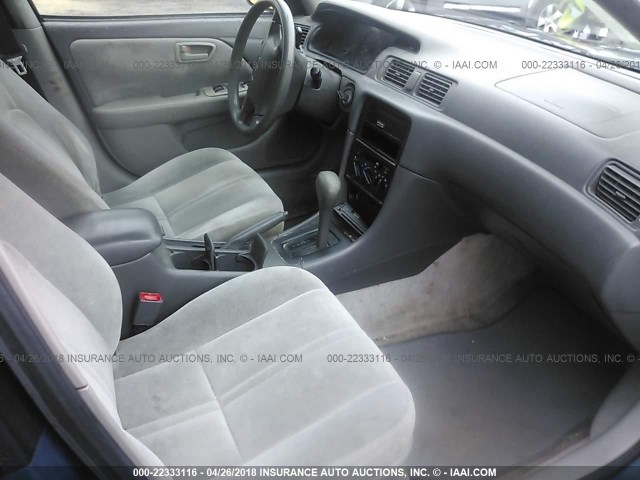 4T1BG22K8WU357695 - 1998 TOYOTA CAMRY CE/LE/XLE 绿色 照片 5
