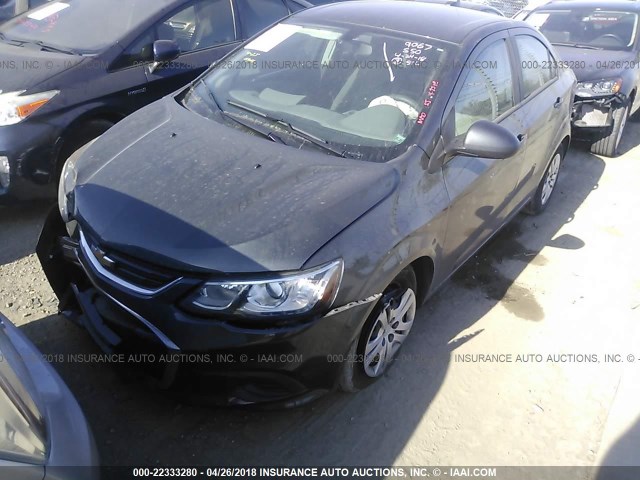 1G1JB5SG1H4117881 - 2017 CHEVROLET SONIC LS 灰色 照片 2