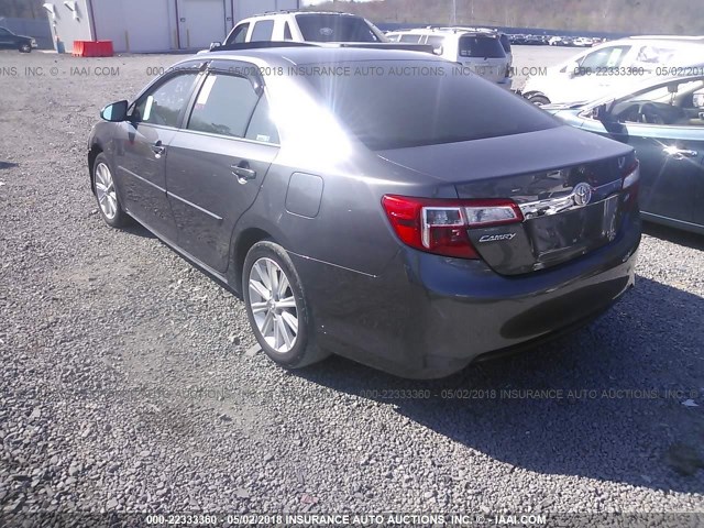 4T4BF1FK7DR325153 - 2013 TOYOTA CAMRY L/SE/LE/XLE GRAY photo 3