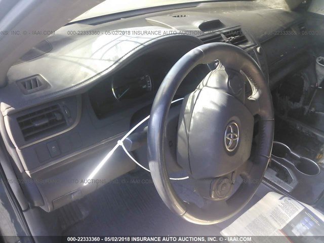 4T4BF1FK7DR325153 - 2013 TOYOTA CAMRY L/SE/LE/XLE GRAY photo 5
