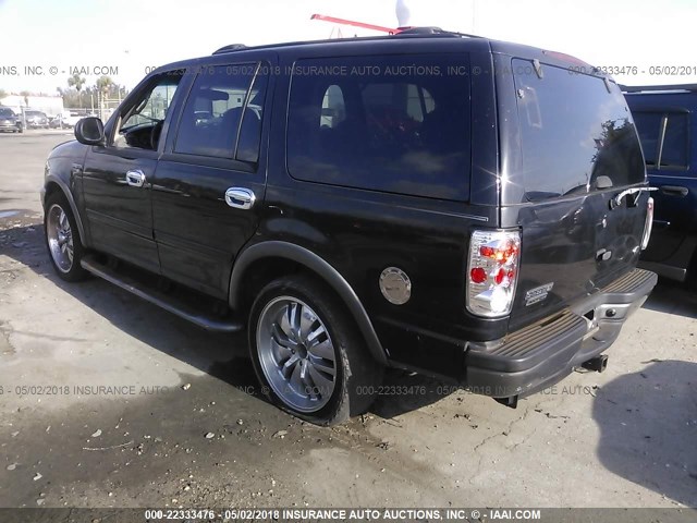 1FMRU15L6YLC48456 - 2000 FORD EXPEDITION XLT შავი ფოტო 3