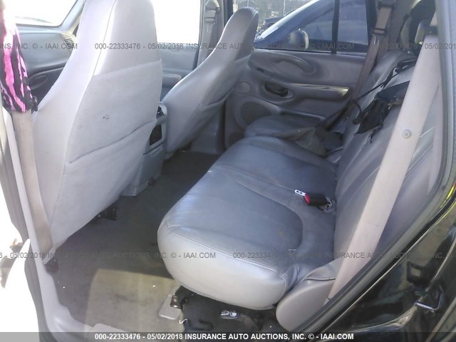 1FMRU15L6YLC48456 - 2000 FORD EXPEDITION XLT შავი ფოტო 8