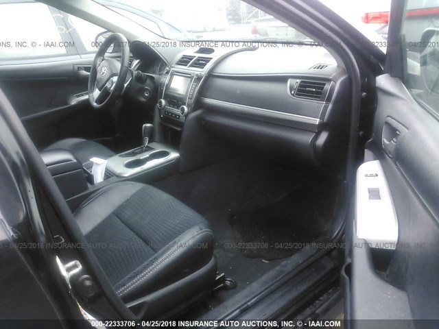 4T1BF1FK3CU166513 - 2012 TOYOTA CAMRY SE/LE/XLE BLACK photo 5