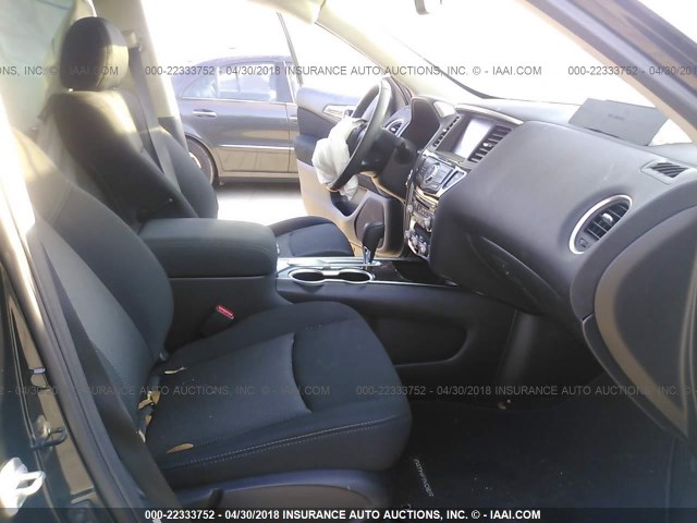 5N1DR2MN8HC613157 - 2017 NISSAN PATHFINDER S/SV/SL/PLATINUM 黑色 照片 5