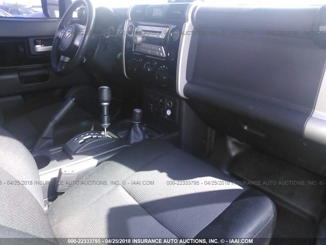 JTEBU11F180106079 - 2008 TOYOTA FJ CRUISER BLACK photo 5