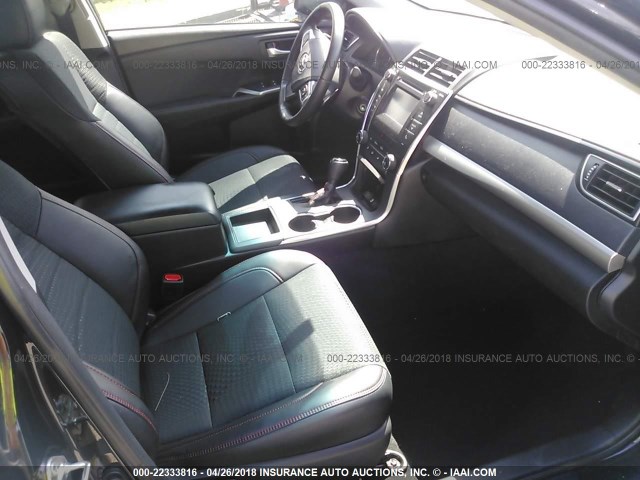 4T1BF1FK8FU057159 - 2015 TOYOTA CAMRY LE/XLE/SE/XSE BLACK photo 5