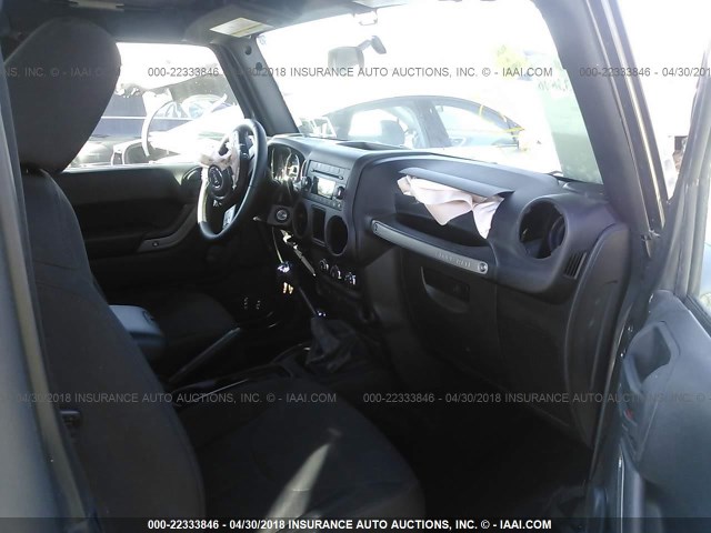 1C4AJWAG0GL211613 - 2016 JEEP WRANGLER SPORT Qəhvəyi foto 5