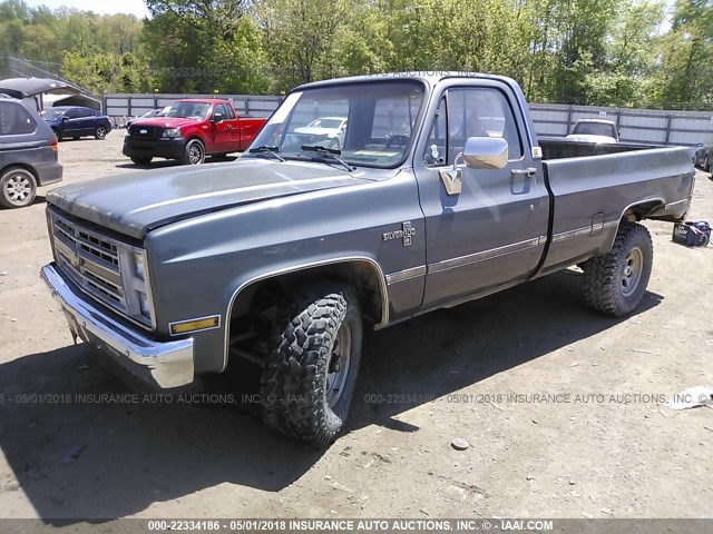 1GCEV14K0HF345868 - 1987 CHEVROLET V10 GRAY photo 2