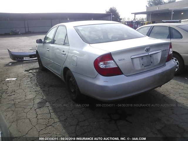 JTDBE32K340277757 - 2004 TOYOTA CAMRY LE/XLE SILVER photo 3