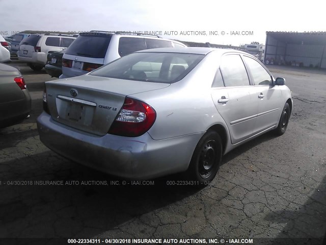 JTDBE32K340277757 - 2004 TOYOTA CAMRY LE/XLE SILVER photo 4