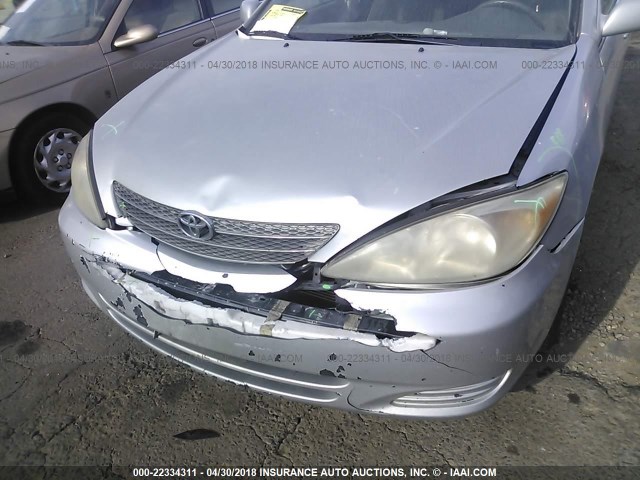 JTDBE32K340277757 - 2004 TOYOTA CAMRY LE/XLE SILVER photo 6