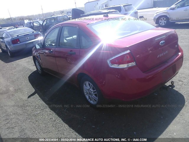 1FAHP35N08W136633 - 2008 FORD FOCUS SE/SEL/SES RED photo 3