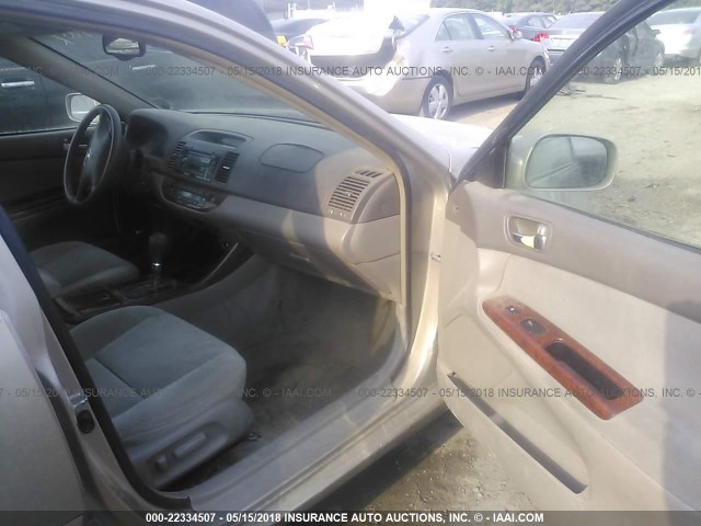 4T1BE32K73U256977 - 2003 TOYOTA CAMRY LE/XLE/SE 金色 照片 5