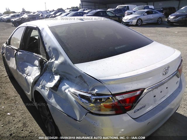 4T1BF1FK8GU255760 - 2016 TOYOTA CAMRY LE/XLE/SE/XSE WHITE photo 3