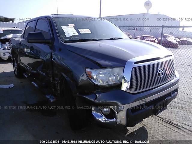 5TFEM5F14BX035030 - 2011 TOYOTA TUNDRA CREWMAX SR5 GRAY photo 1