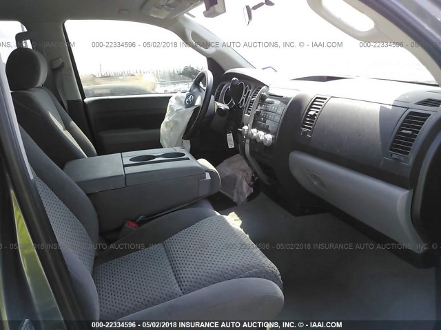 5TFEM5F14BX035030 - 2011 TOYOTA TUNDRA CREWMAX SR5 GRAY photo 5