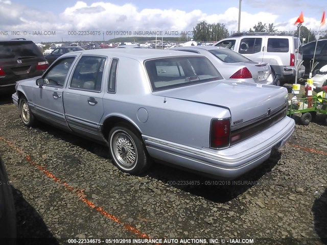 1LNLM82W0PY601823 - 1993 LINCOLN TOWN CAR SIGNATURE/JACK NICKLAUS Light Blue photo 3