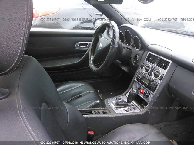 WDBKK49F34F300280 - 2004 MERCEDES-BENZ SLK 230 KOMPRESSOR BLACK photo 5